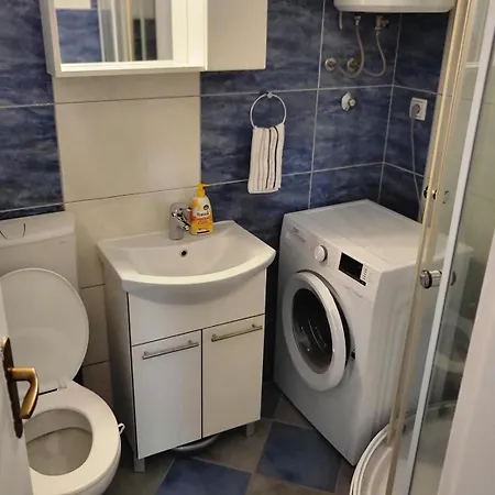 Laura Apartament *